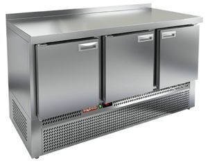 Купить SNE 111/BT стол охл.(-10-18), 3 двери, 1485х600х850мм, ниж.распол.агрегата, HICOLD RUS